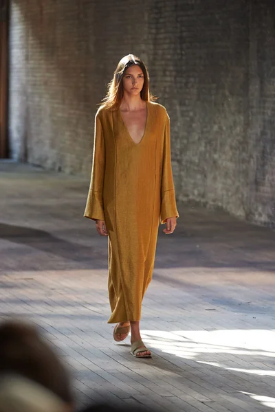 Look 2